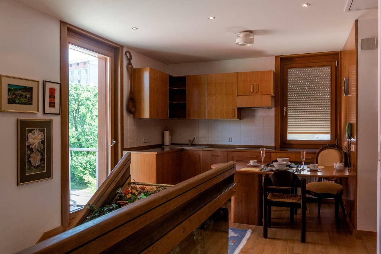 Rozna Dolina Apartment ลูบลิยานา ภายนอก รูปภาพ