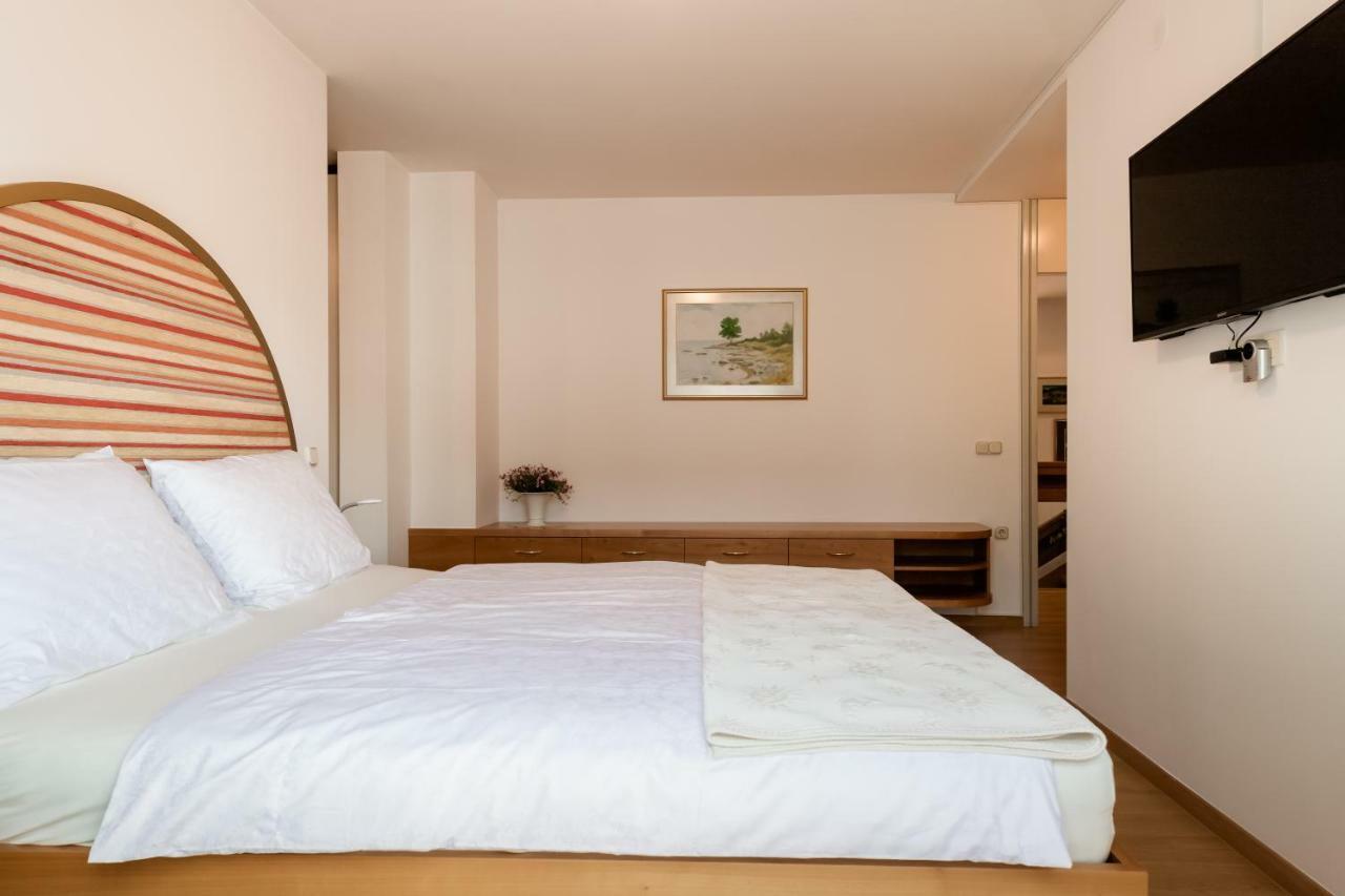 Rozna Dolina Apartment ลูบลิยานา ภายนอก รูปภาพ